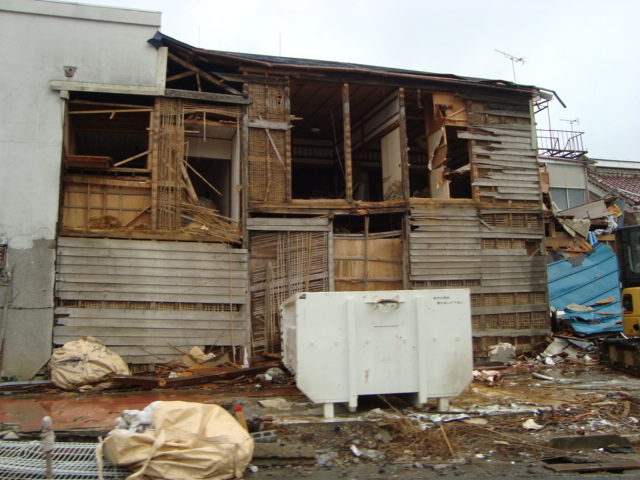 被災地・気仙沼へ行く。① ~初めての被災地へ~_f0232060_0255279.jpg