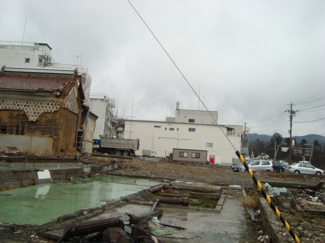 被災地・気仙沼へ行く。① ~初めての被災地へ~_f0232060_0444858.jpg