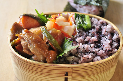 鶏の肉じゃが弁当_b0171098_9244549.jpg