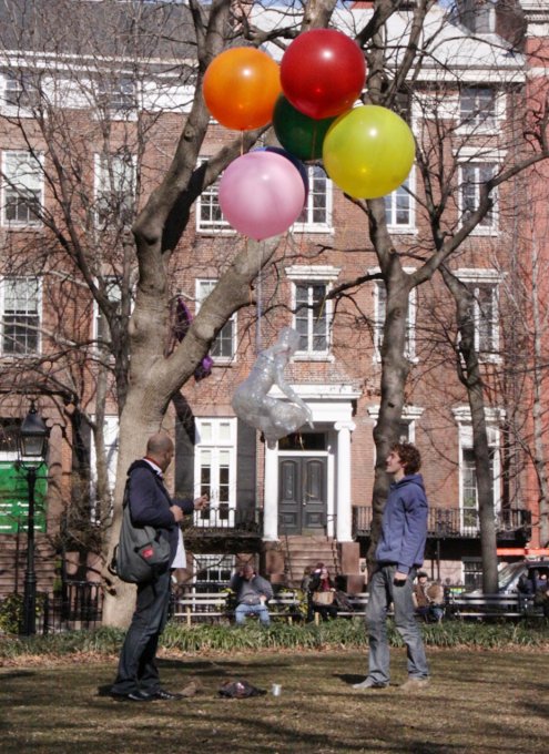 ニューヨークの公園で見かけた春っぽい風船パフォーマンス_b0007805_1452281.jpg
