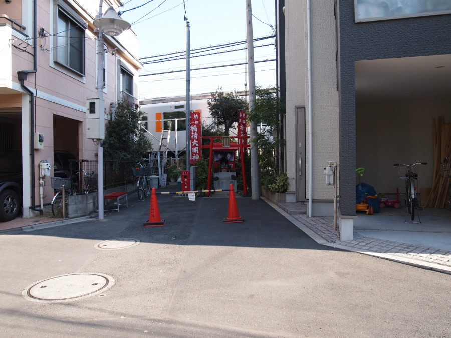 北池出世稲荷 (豊島区池袋本町1丁目)_e0163471_17563949.jpg