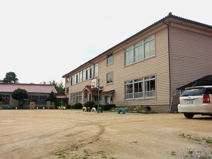 布寄小学校 / 旧坂本小学校_f0116479_10374941.jpg