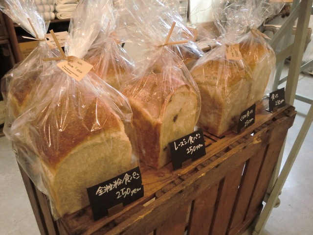 本日の野菜とパンのマーケット。_a0164280_20435348.jpg