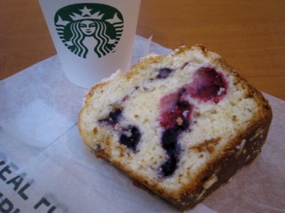 Very Berry Coffee Cake @ STARBUCKS_a0123450_20514917.jpg