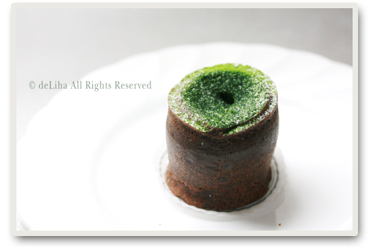 サダハルアオキ 抹茶のフォンダンショコラ 的な濃厚ケーキ More Delicious サダハルアオキ 抹茶のフォンダンショコラ 的な濃厚ケーキ More Delicious