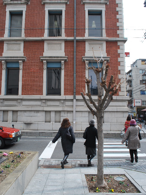 京都三条の中京郵便局(建築家・三橋四郎設計作品再見)_f0142606_1926411.jpg