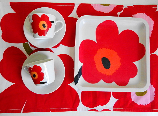 マリメッコmarimekko　ウニッコUNIKKO　red　テーブルランナー、C&S、スクエアトレイ_f0182951_17263293.jpg