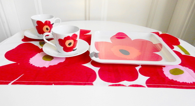 マリメッコmarimekko　ウニッコUNIKKO　red　テーブルランナー、C&S、スクエアトレイ_f0182951_17365532.jpg