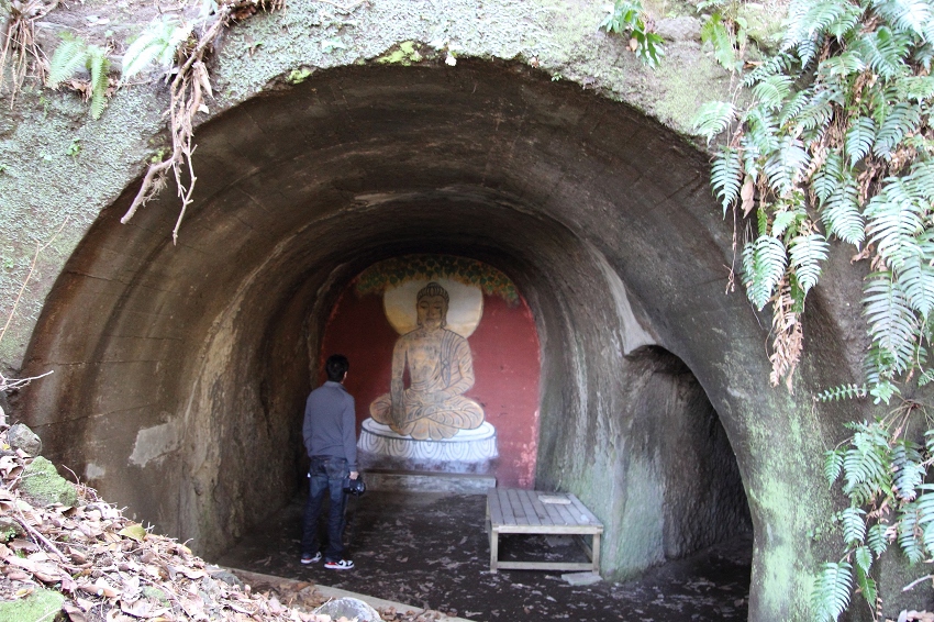 館山にある防空壕跡地探検_d0040882_16242549.jpg