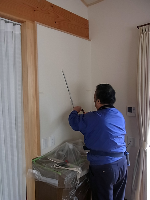 念願の壁面設置用家具を取付!_b0186200_18275857.jpg