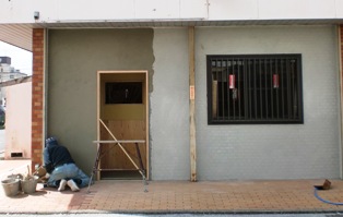 串カツ屋 新装工事中_f0163105_16342649.jpg