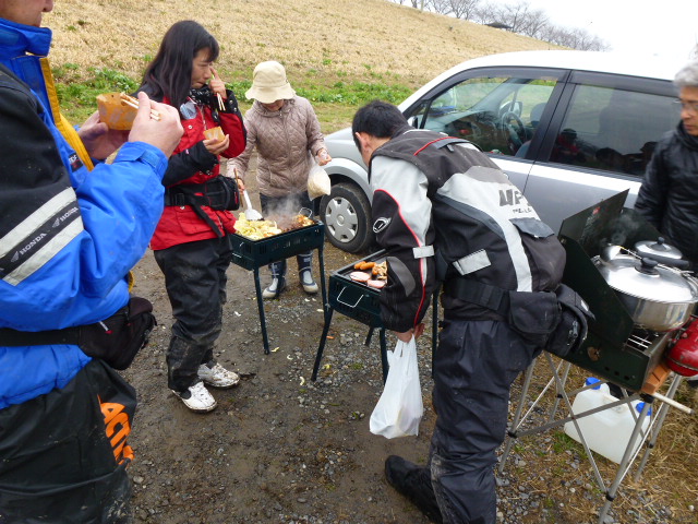 大成功！？利根川河川敷BBQツーリング(*｀ε´*)ノ_c0223419_1757890.jpg