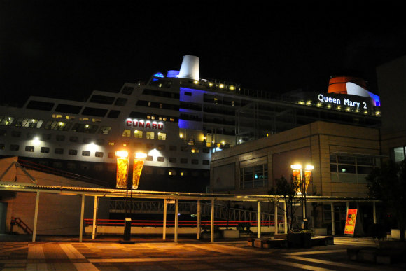 クイーンメリー2 大阪入港2012_e0158925_10113089.jpg
