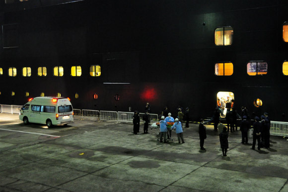 クイーンメリー2 大阪入港2012_e0158925_103537.jpg