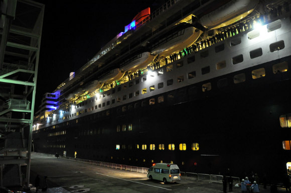 クイーンメリー2 大阪入港2012_e0158925_104792.jpg
