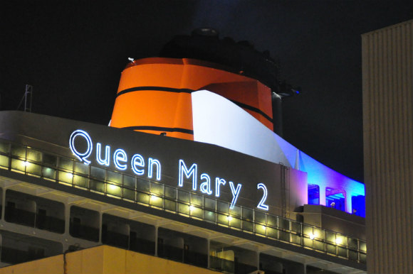 クイーンメリー2 大阪入港2012_e0158925_1071352.jpg