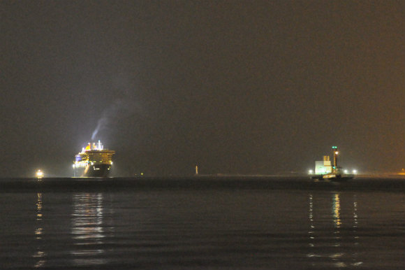 クイーンメリー2 大阪入港2012_e0158925_928225.jpg