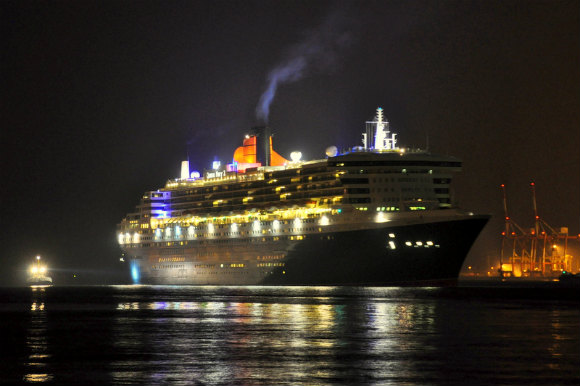 クイーンメリー2 大阪入港2012_e0158925_9283931.jpg