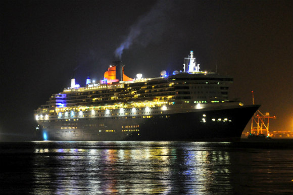 クイーンメリー2 大阪入港2012_e0158925_9284390.jpg