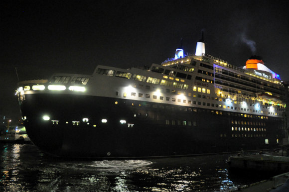 クイーンメリー2 大阪入港2012_e0158925_9564585.jpg
