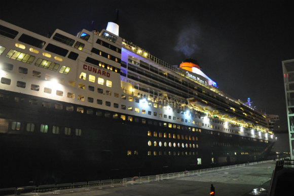 クイーンメリー2 大阪入港2012_e0158925_9582281.jpg