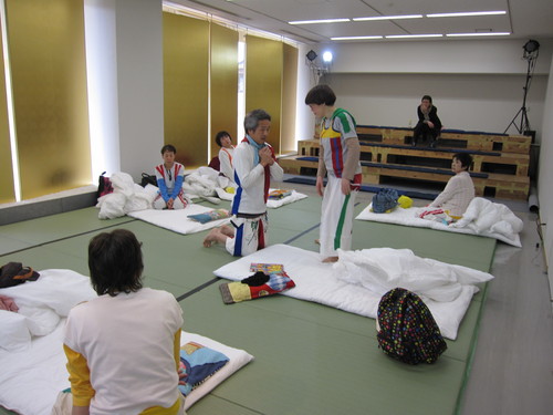 Agクルーin金沢市立安江金箔工芸館「修学旅行」_e0118827_214324.jpg