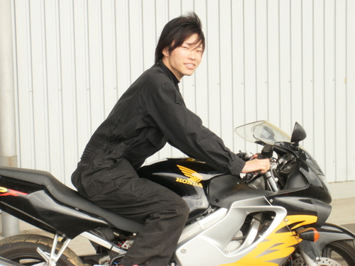 Cbr600fに乗るイケメン 3月18日 バイクセンター Don Chan 日記