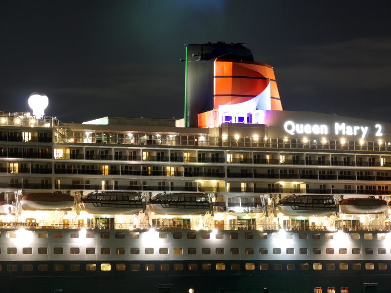 Queen Mary 2_d0217053_0325091.jpg