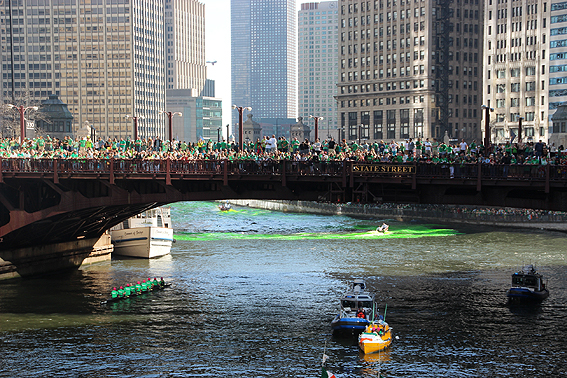 シカゴ川が緑になる日 セント パトリックスデー Chicago きっちん