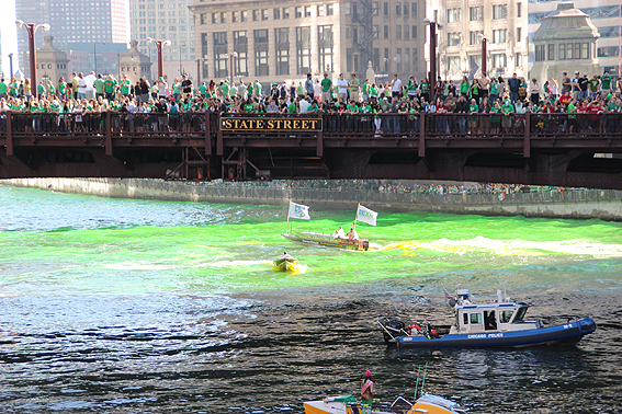 シカゴ川が緑になる日 セント パトリックスデー Chicago きっちん シカゴ川が緑になる日 セント パトリックスデー Chicago きっちん