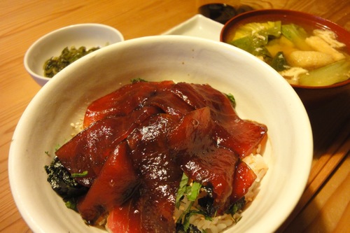 マグロの漬け丼、ホワイトデーケーキ_f0054859_1031238.jpg