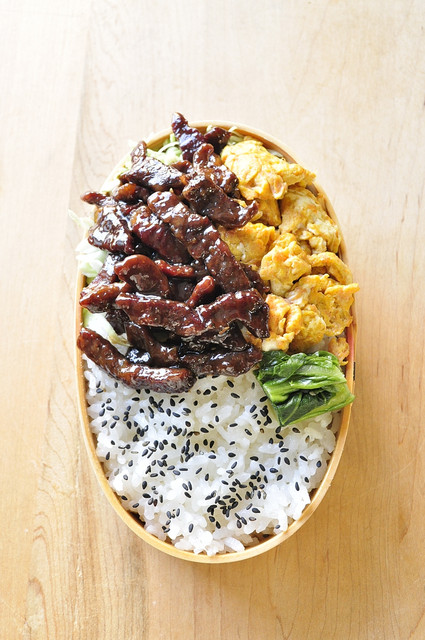 牛の甘辛炒め弁当_b0171098_830013.jpg