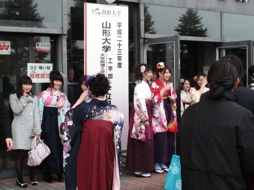 平成２３年度 山形大学工学部第６０回学位記授与式 山形大学大学院理工学研究科第４７回学位記授与式 米沢より愛をこめて