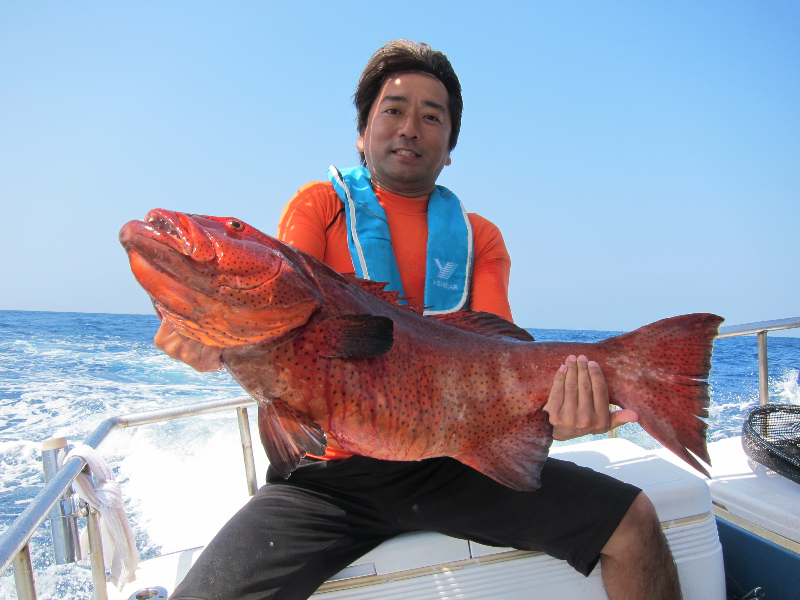 タムちゃん アカジンの12kg 宮古島 乗り合い釣り船ｈａｒｕｋｏ