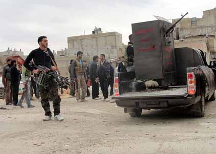シリアの反政府武装勢力は拷問、処刑を繰り返している Paul Joseph Watson_c0139575_1955526.jpg