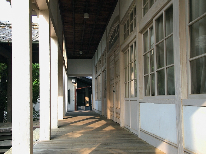 旧香川県尋常中学校丸亀分校本館（丸亀高校記念館）_f0116479_1829070.jpg