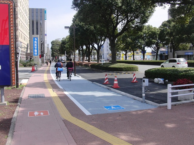 整備が進む自転車道と、それに関する大きな疑問_f0141310_88346.jpg