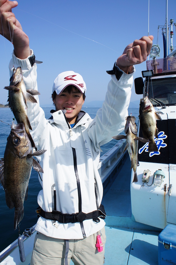 ３０日 日 豊後水道 タチウオ狙い とりあえずは試練の波風です O 愛媛 松山 伊予灘 高速遊漁船 Pilar 海人 本日の釣果