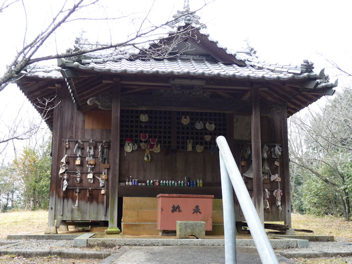 籠宮の龍女と同じ川をのぼって4　「鷹取殿と吉祥寺」_e0165472_22385940.jpg