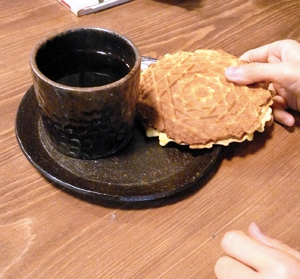 カフェZのおやつ〜手焼きゴーフル_a0017350_198882.jpg