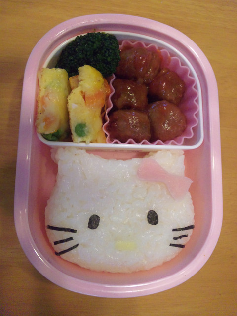 初キャラ弁_d0221104_772479.jpg