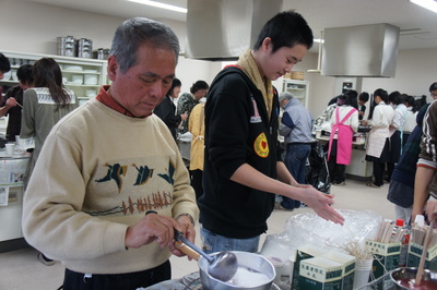 廿日市市「絆プロジェクト」キャンドルワークショップはこんなイベントでした。_d0160488_91253.jpg