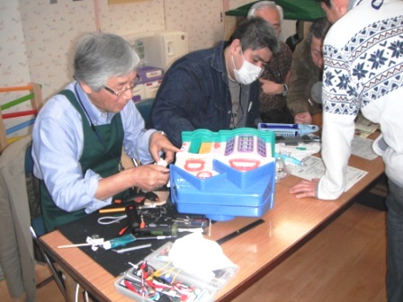 2012.03.24 おもちゃ病院開設式_f0142009_11373642.jpg
