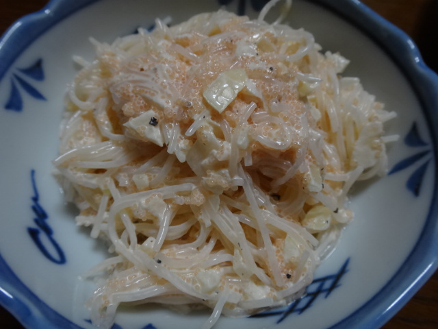 具沢山の饂飩、豚バラ肉の水煮、春雨サラダ、納豆と春雨サラダです。_c0225997_0385842.jpg