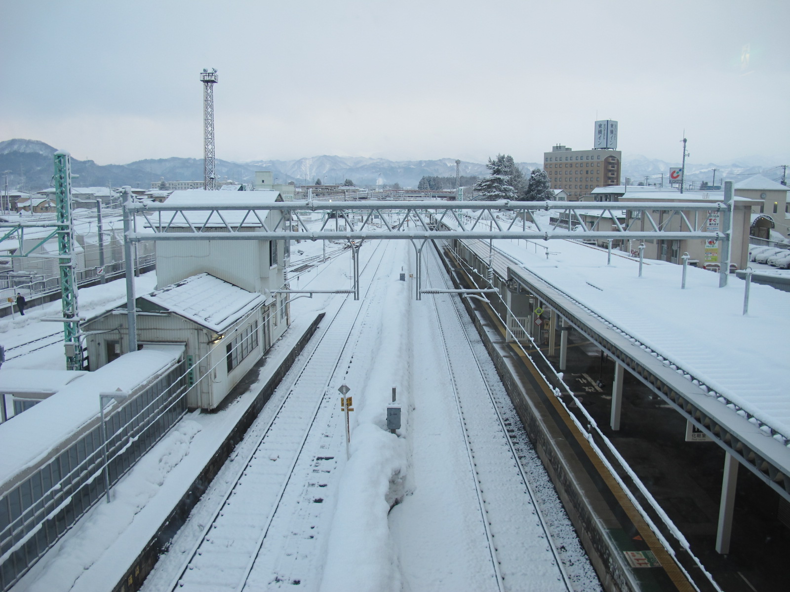 米沢駅　３月２７日_c0075701_616424.jpg