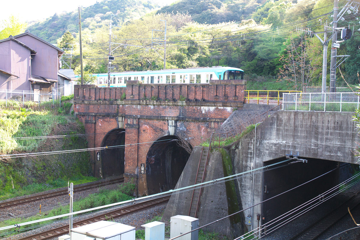 蝉丸跨線橋_b0199449_0594129.jpg