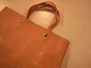 \"M&K 紙袋のような革バック タテ\"ってこんなこと。_c0140560_11282189.jpg