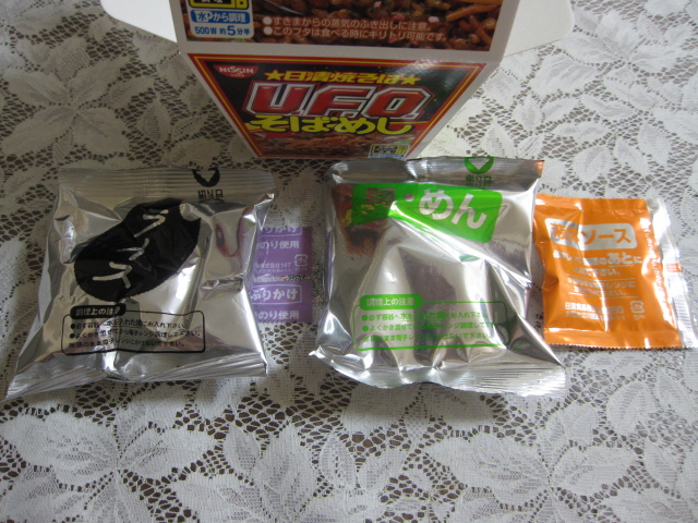 日清焼そばU.F.O.そばめし¥198_b0042308_2355296.jpg