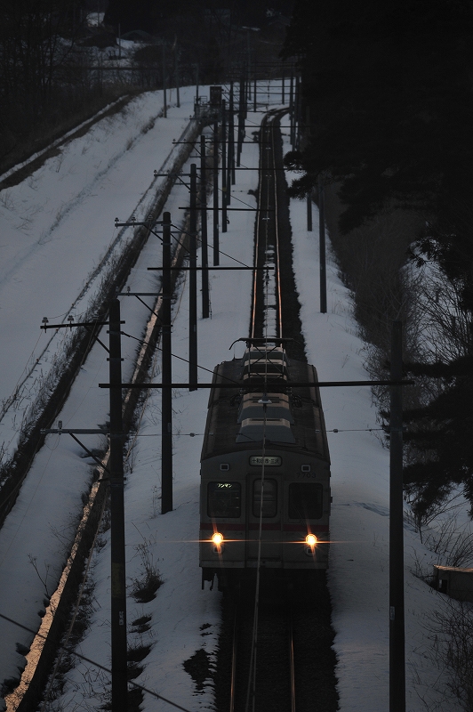 夕暮れの光の中で　　十和田観光電鉄_f0050534_811437.jpg