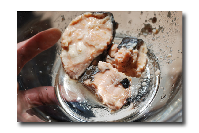 S . L . T . サンド in Basil ..... サーモン・レタス・トマト の サンドイッチ  〜 缶詰レシピ 〜_d0069838_14334349.jpg